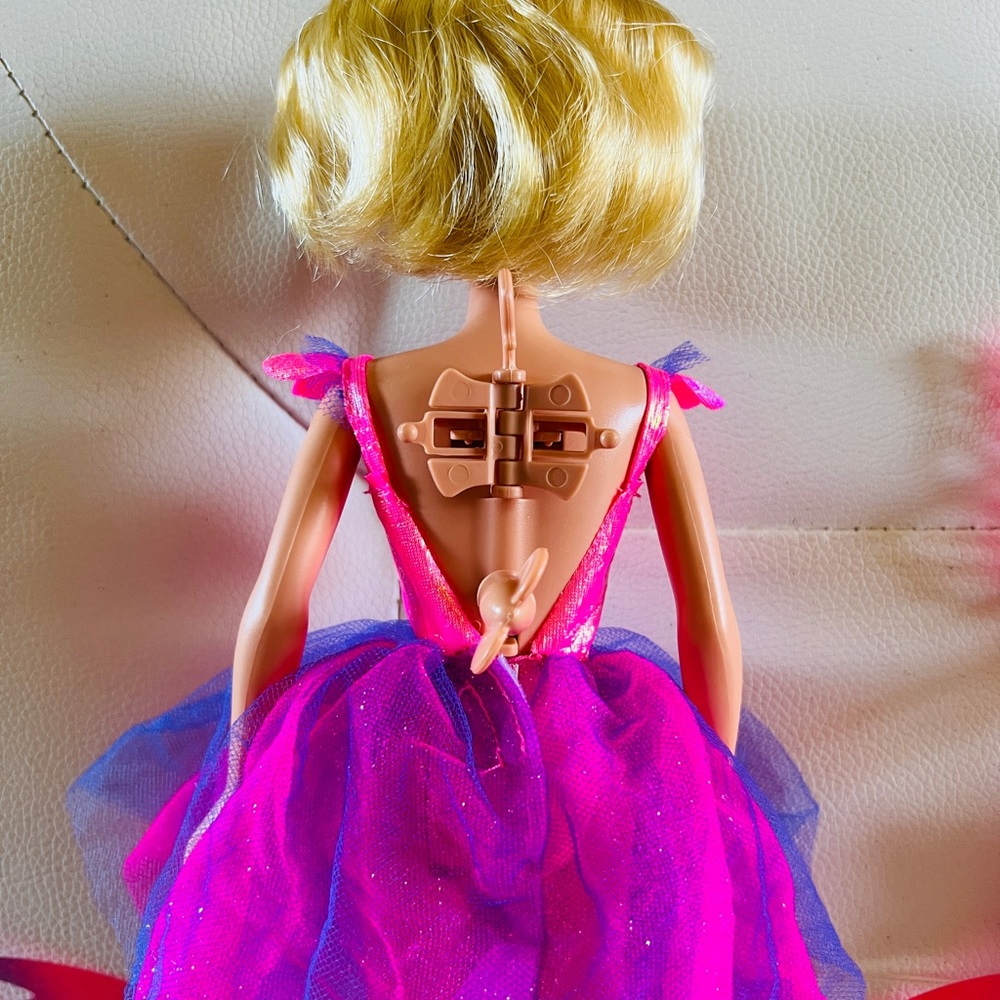 Flying bufferfly barbie - Picture 2 of 9